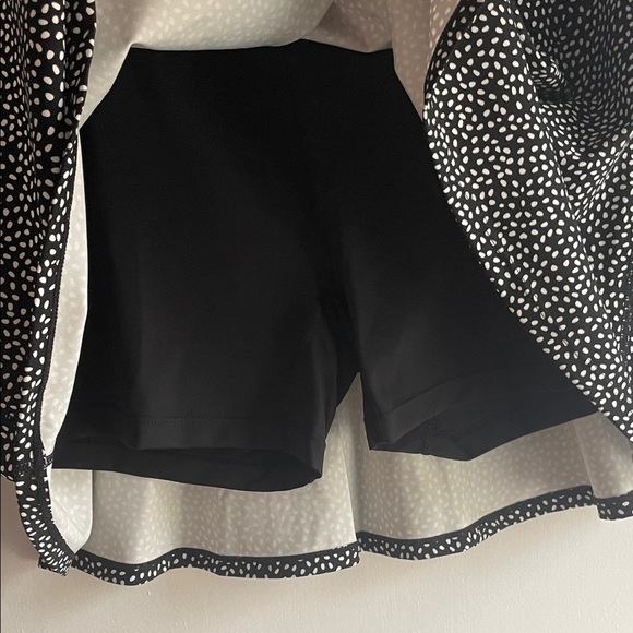 NWOT BuffBunny Succulent Active Skirt/Skort Polka Dot Black and White L - Picture 4 of 4